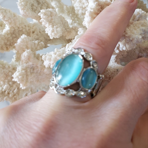 Silver Tone Stretch Ring with Blue Stones 💥3 for $24💥 - Picture 12 of 13